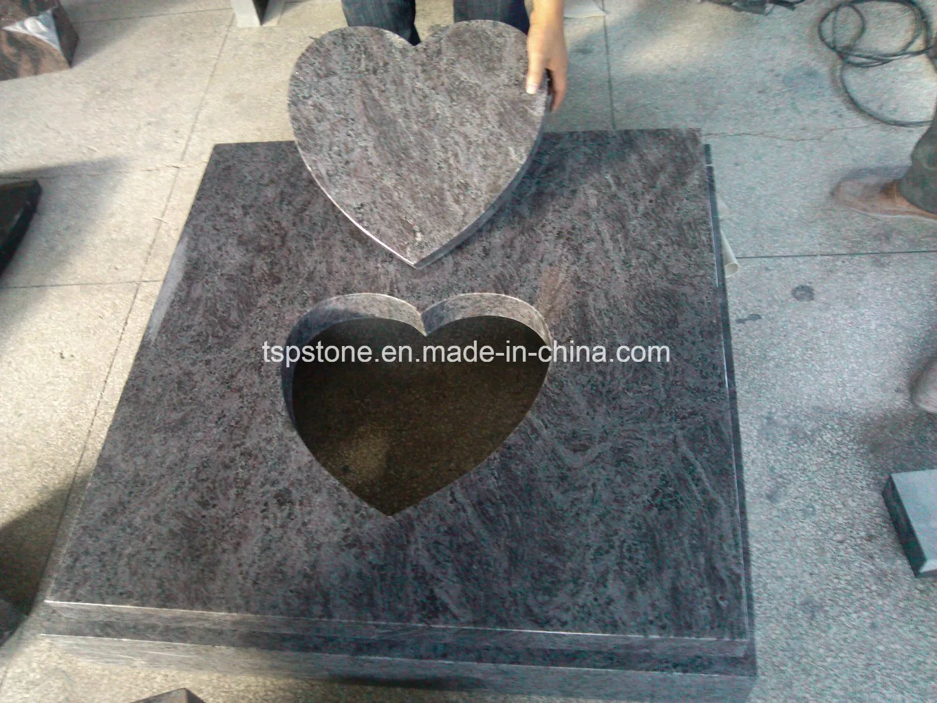 Carving/Carved Granite Garden Cemetery Memorial Tombstone with Customized Design