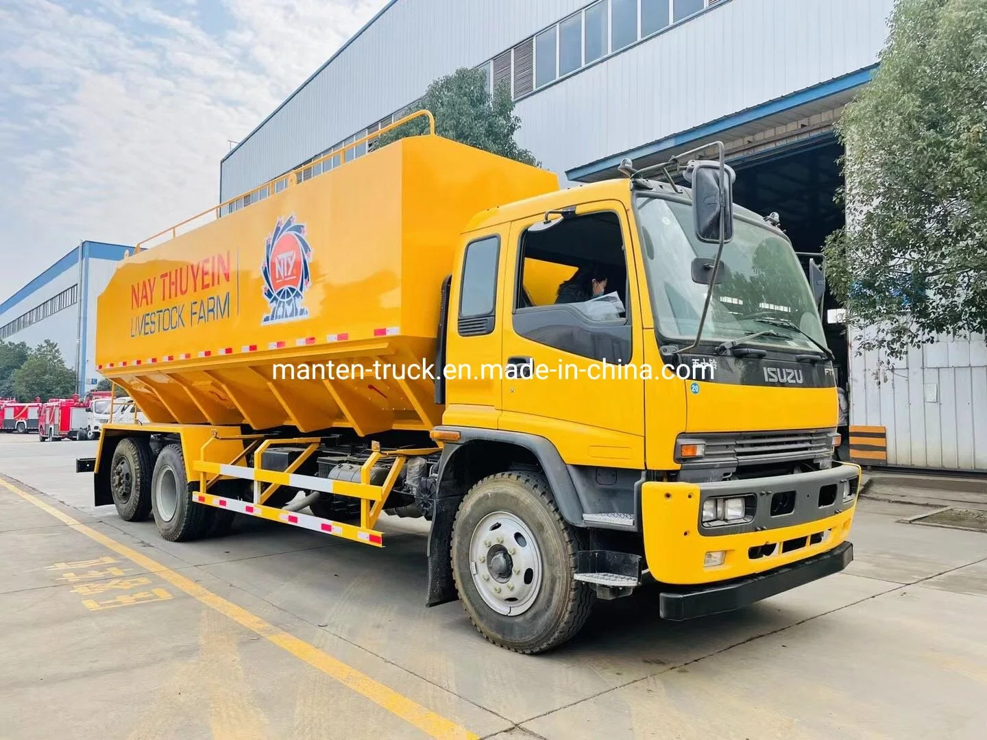 Japan Brand Isuz 15 Tons 18 Tons 30000 Liters 6X4 Bulk Feed Truck for Animal Feed Delivery