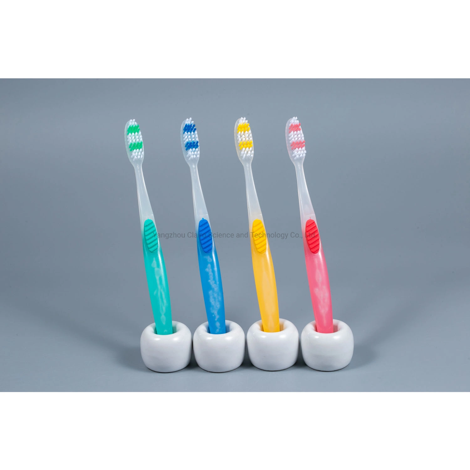 فرشاة أسنان بلاستيكية بفرشاة أسنان للبالغين مع موافقة منظمة الأغذية والدواء