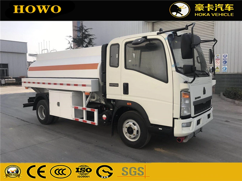 Sinotruk HOWO Light Truck 4X2 5000L Fuel Tanker Truck Model Zz1047D3413c145