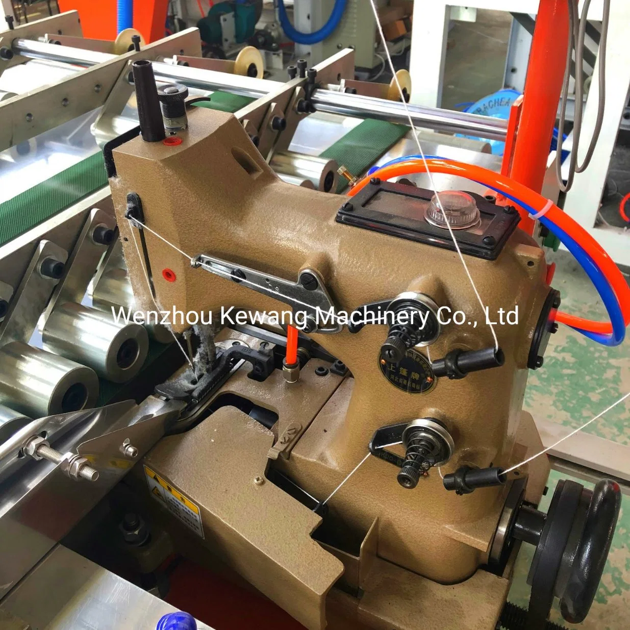 Película de plástico laminado PE saco tejido de revestimiento de la inserción de la máquina de coser de corte
