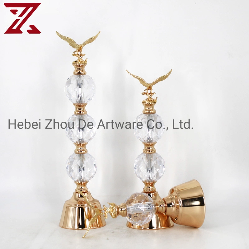 Wholesale/Supplier Golden Flying Eagle Design Metal Crystal Ball Craft for Gift Home Decoration