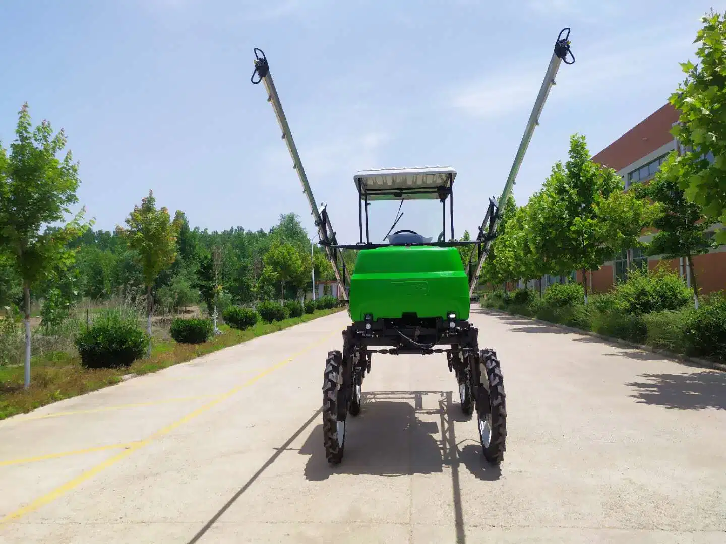 Self-Propelled Amphibious Boom Pesticide Sprayer for Corn Fruit Tree and Wheat