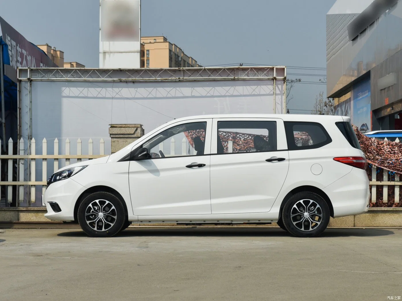 2021 Changan Oushan A600 EV 402km de backup remoto de la cámara de carga rápida clave monovolumen compacto China coche eléctrico para la venta