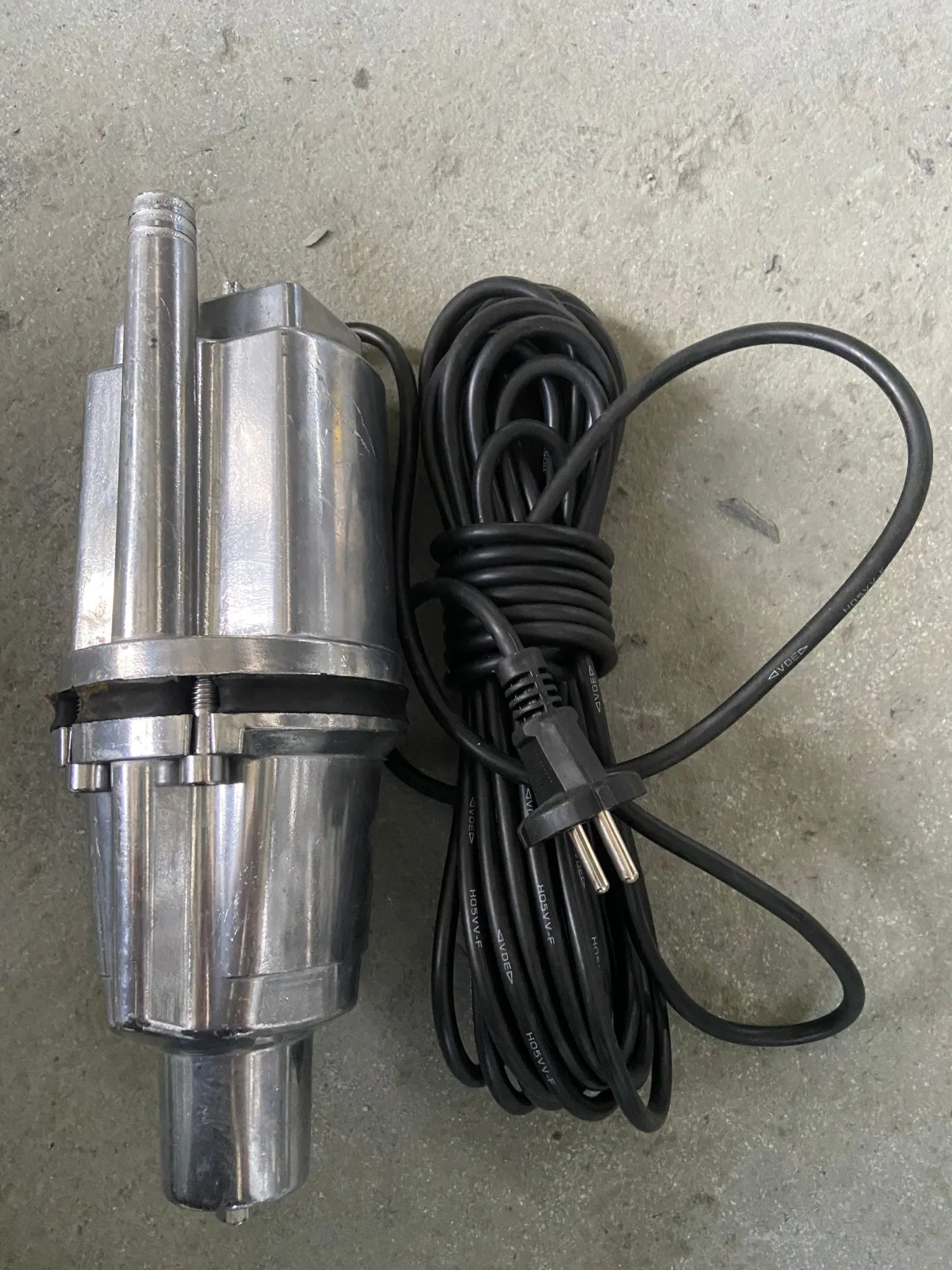 Xinya 18L/Min Head 60-70m Electric Vibration Submersible Water Pump