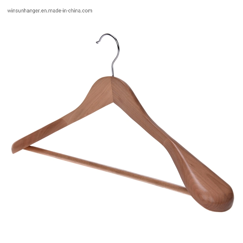 Loja de luxo Exibir Ombro mais ampla de madeira sólida Suit Dress Hanger com barra antiderrapantes