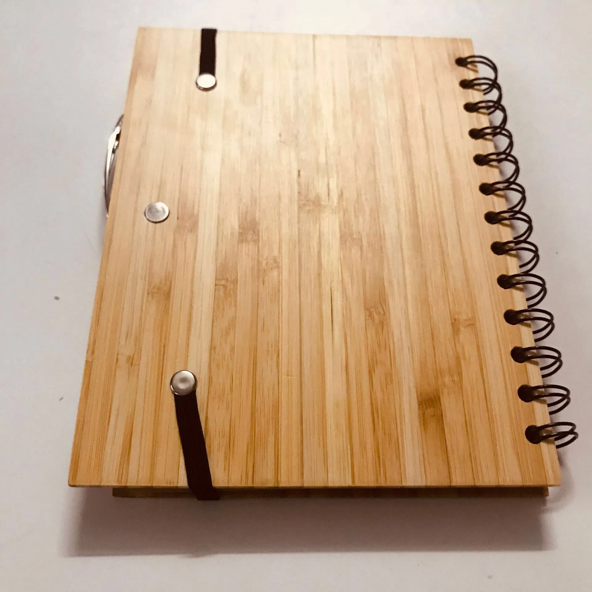 Cuaderno de espiral con tapa de bambú y bolígrafo para regalo promocional