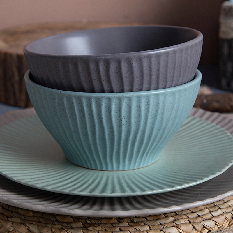 Juegos de cena de cerámica de gres con línea en relieve de color mate caliente.