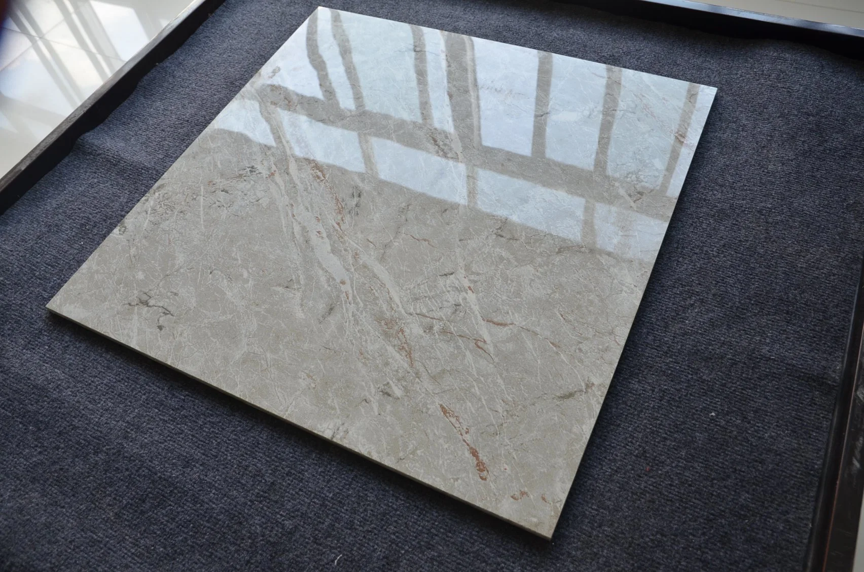 China Discontinued Porcelain Floor Polished Glazed Grey Ceramic Tile Price