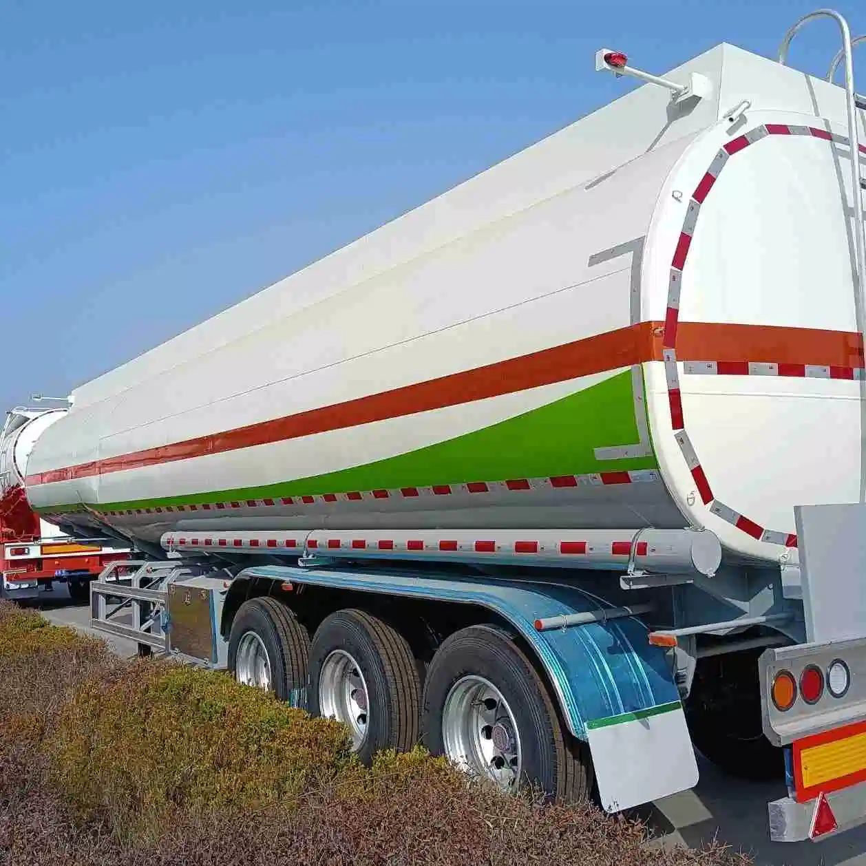 Chemical Semi-Trailer Factory Direct à 2 essieux du réservoir de carburant pétrolier sur la vente