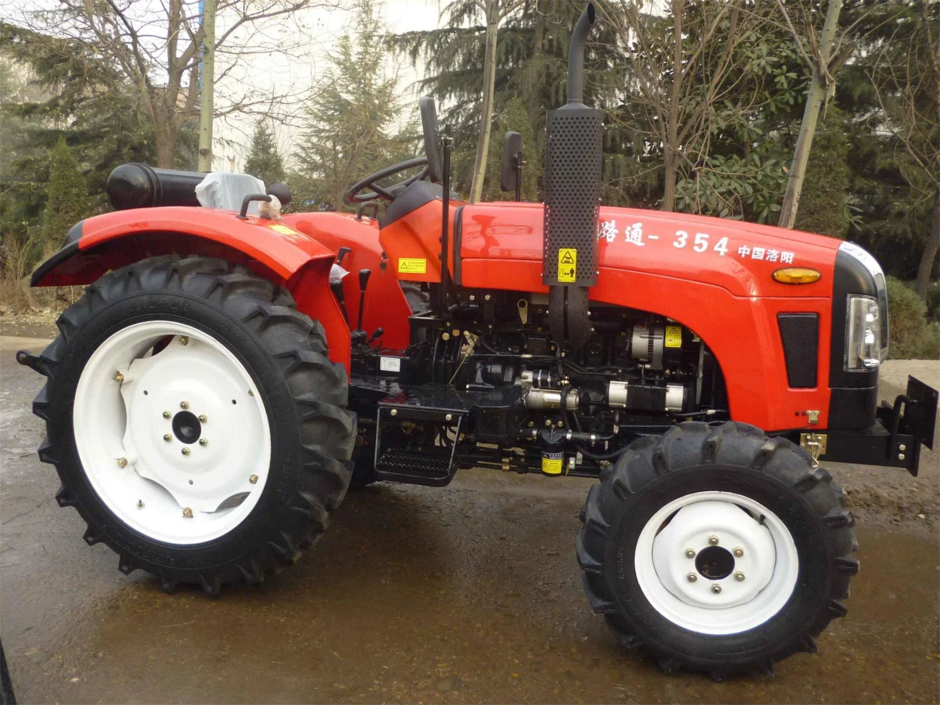 Lutong 40HP 4WD Farm Tractor Lt404 with CE