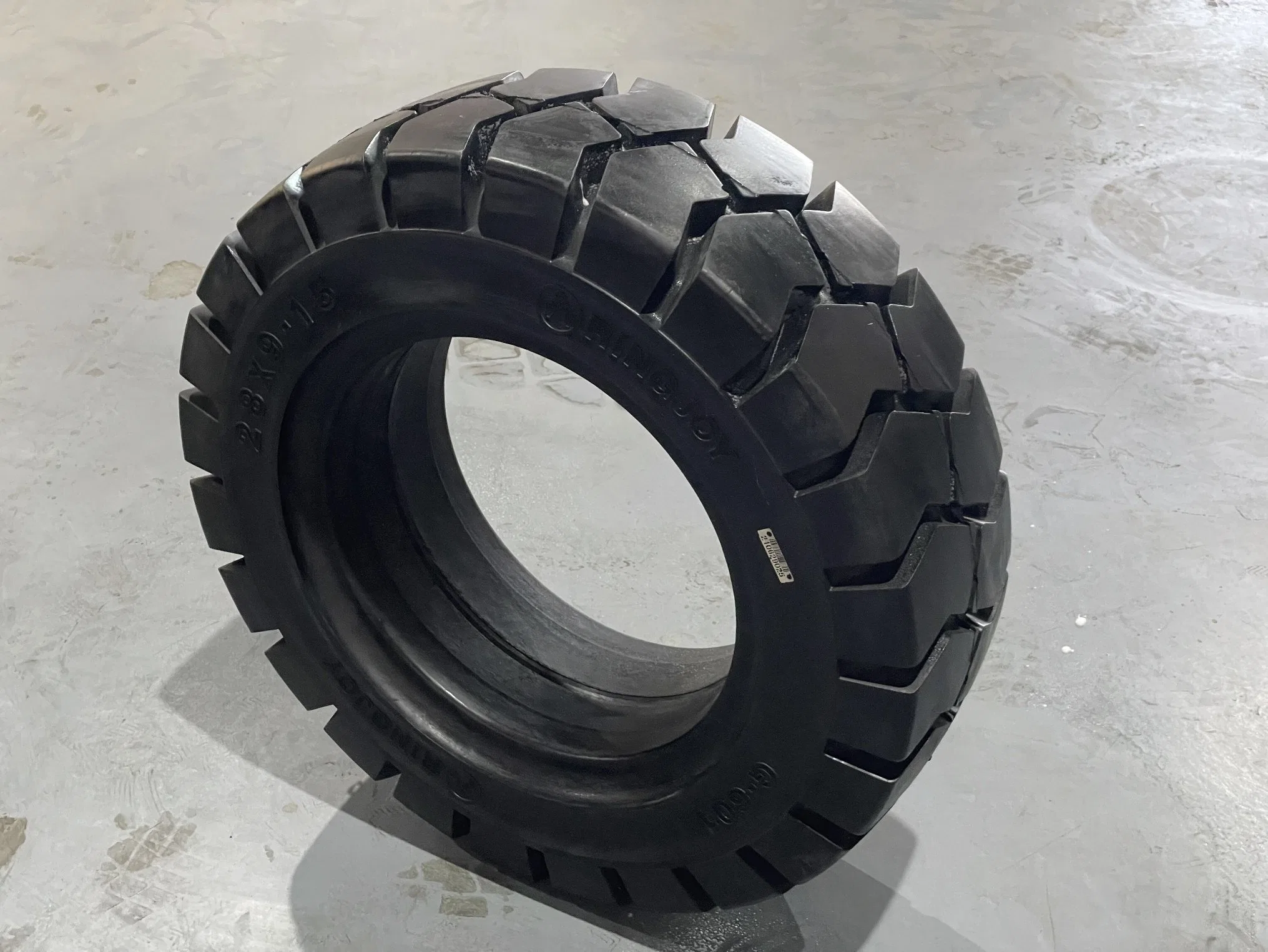 Provide Different Sizes Forklift OTR Solid Tyre 825-12 825-15