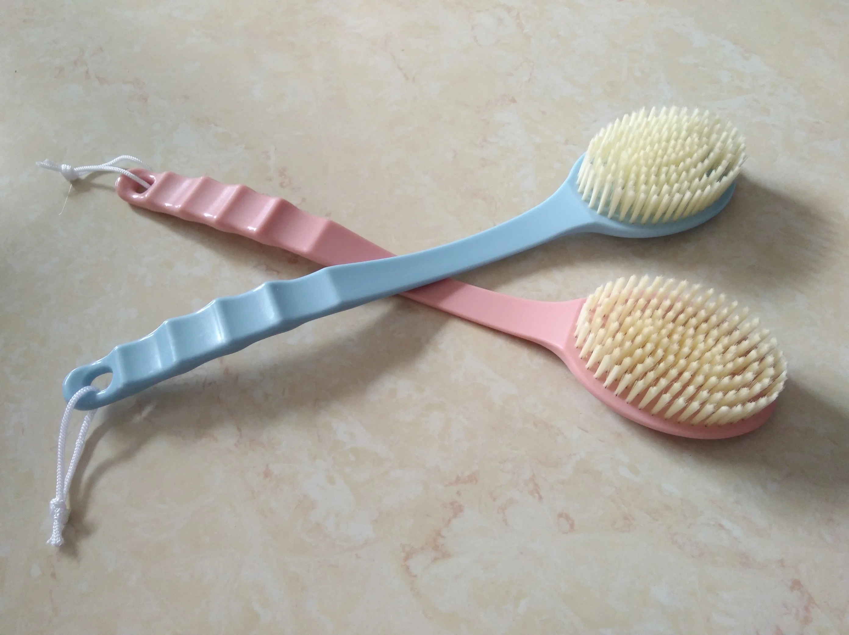 Wholesale/Supplier High quality/High cost performance  Plastic OEM Logo Dry Skin Body Bristles Bath Brush