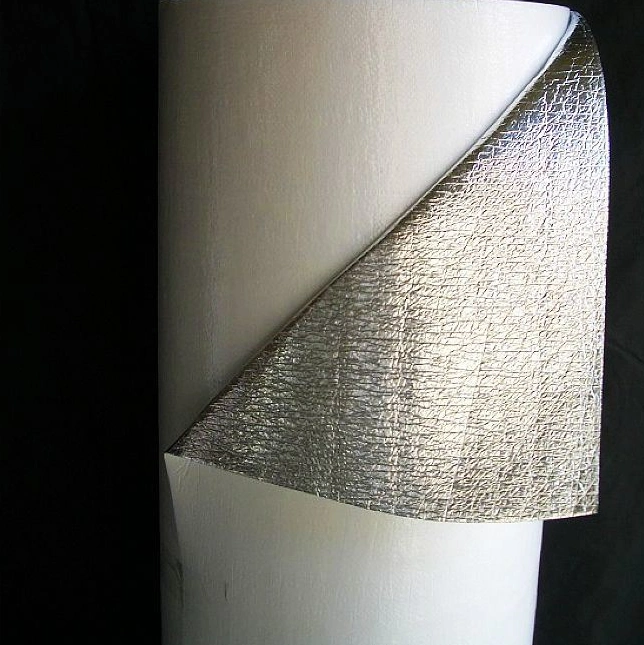 Isolation en mousse EPE en aluminium aluminium Wrap résistantes à la chaleur des matériaux isolants isolation thermique des matériaux de construction de pipeline pour les toitures / mur / sol / Plafond