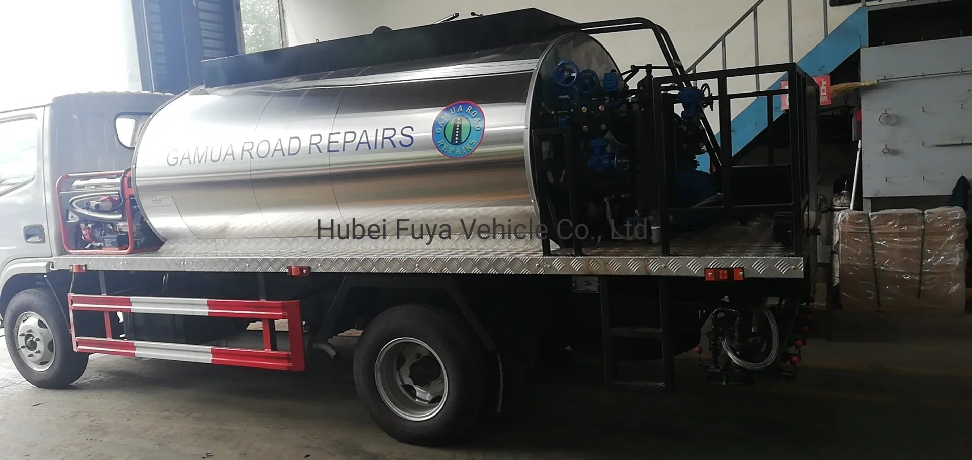 Sinotruk HOWO 266HP 290 HP 15000 Liters 15 Cbm 15m3 1 Tons Hot Bitumen Asphalt Distributor Truck for Asphalt Spraying