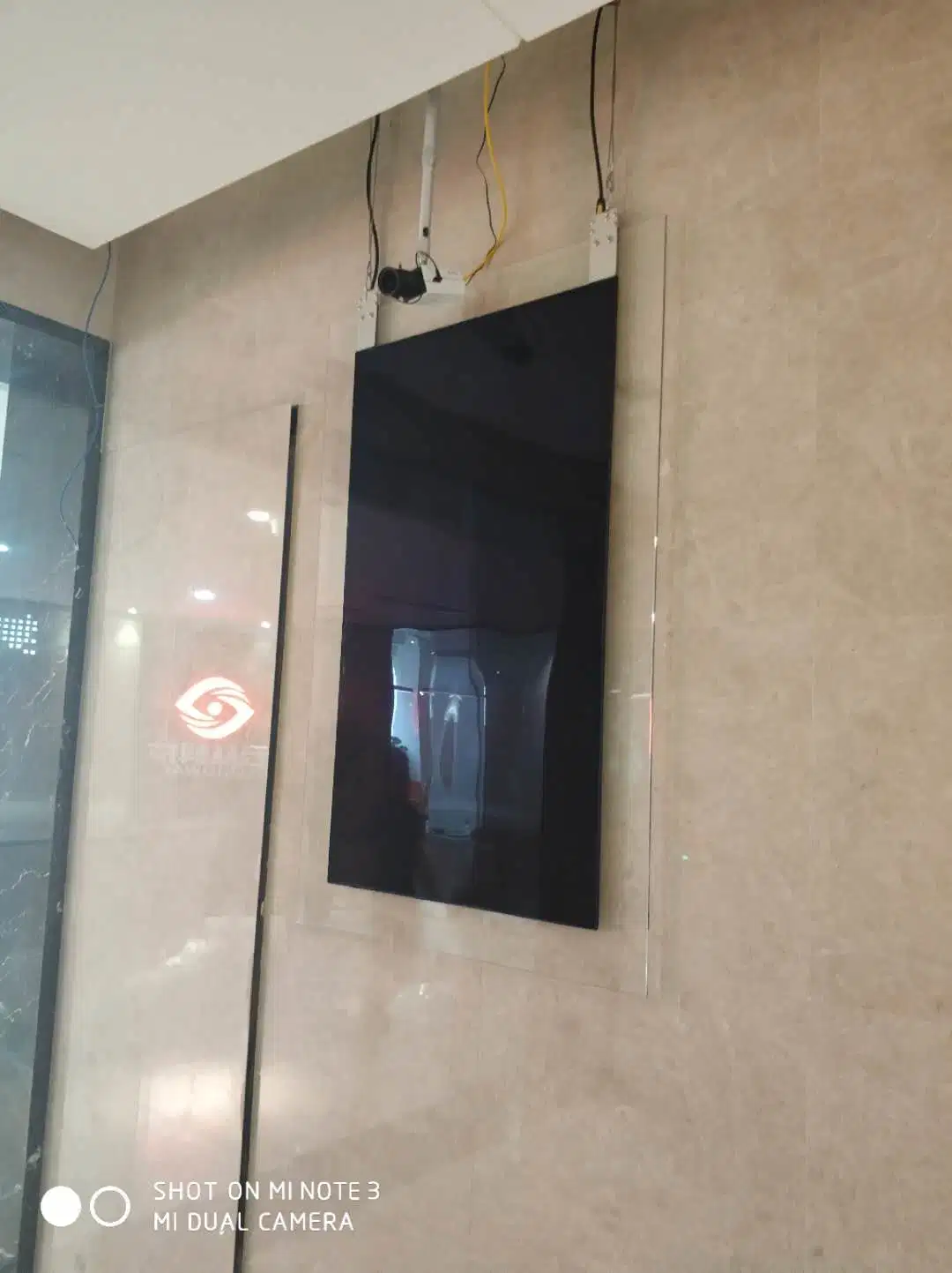 55 Inch Thin Transparent OLED Display Digital Signage Transparent OLED Screen