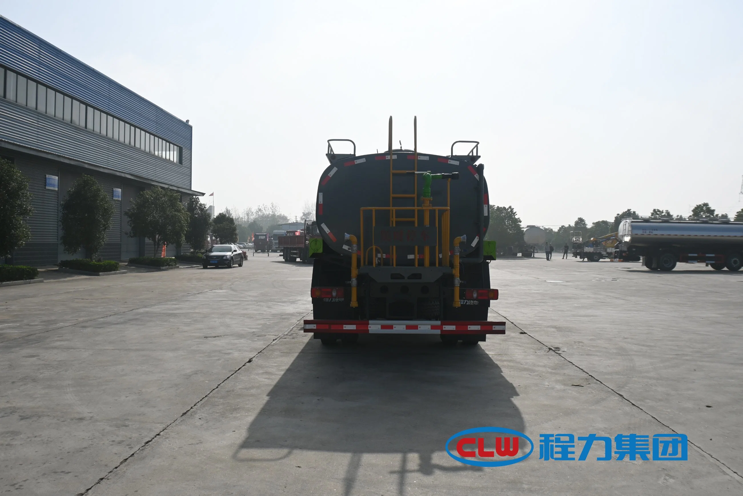 10 Cbm Factory Dirctly Sale Dongfeng Water Sprinkler Truck