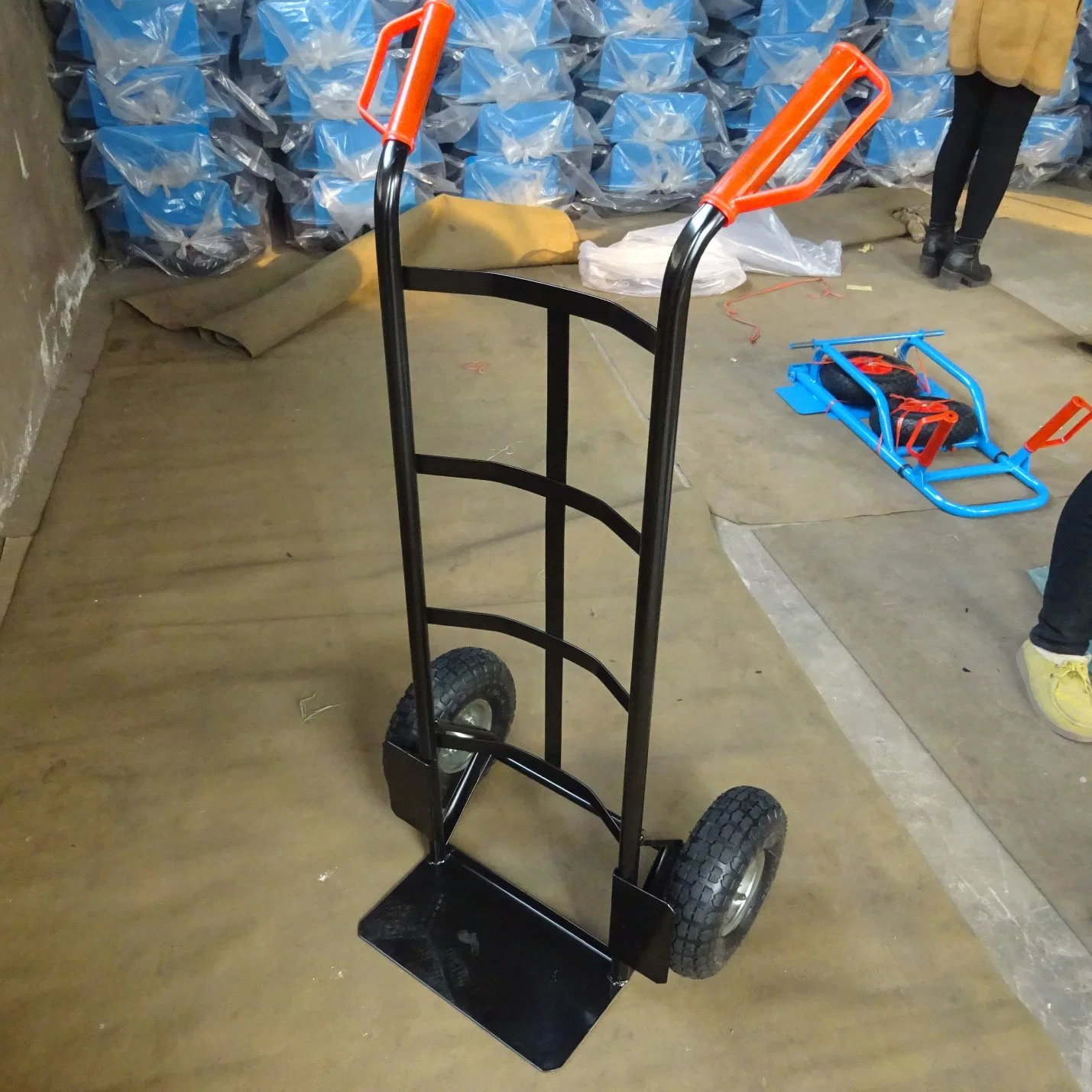 Black Color Strong and Reliable 200kg Heavy Duty Industrial Hand Trolley