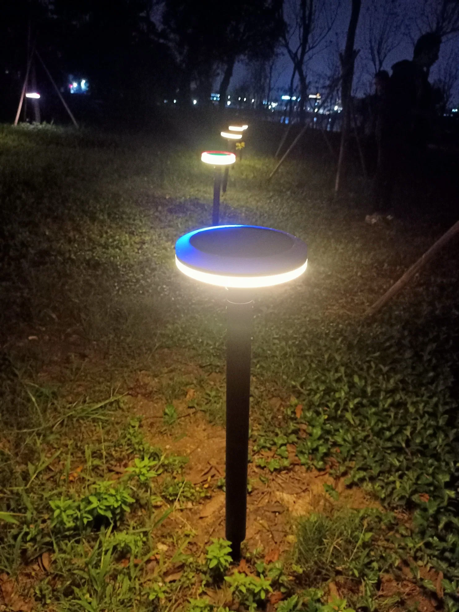 Solar Landscape Weg Lampen mit vielen Farbe ändern im Freien Rasen Signalweg Lichter IP65 Wasserdichte Dekoration Lichter für Laufsteg Yard