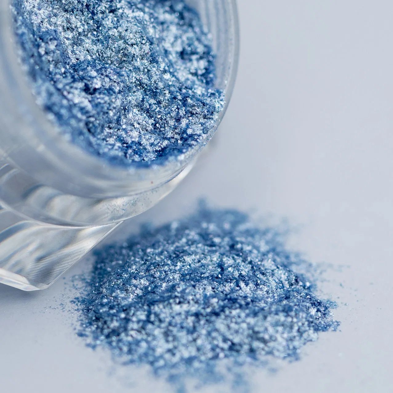 Les pigments perlés Diamond Luster Pigment d'effet d670b de flocon de verre solide de l'espace de couleur bleu clair