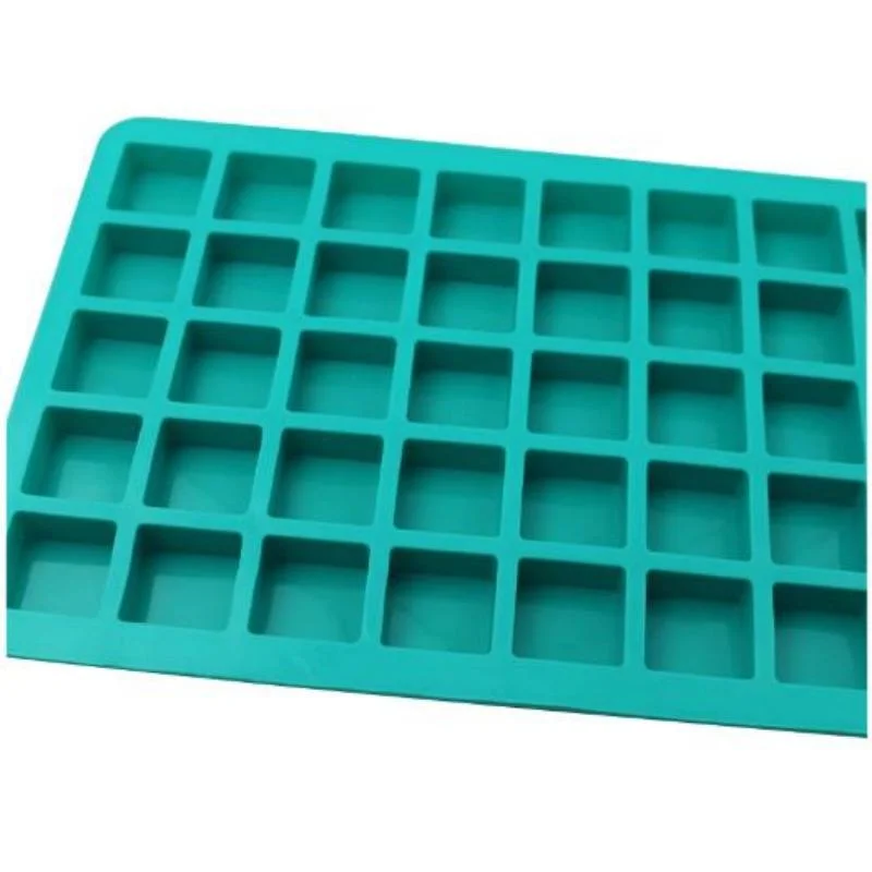 Molde em silicone quadrado verde para tabuleiro de cubo de gelo