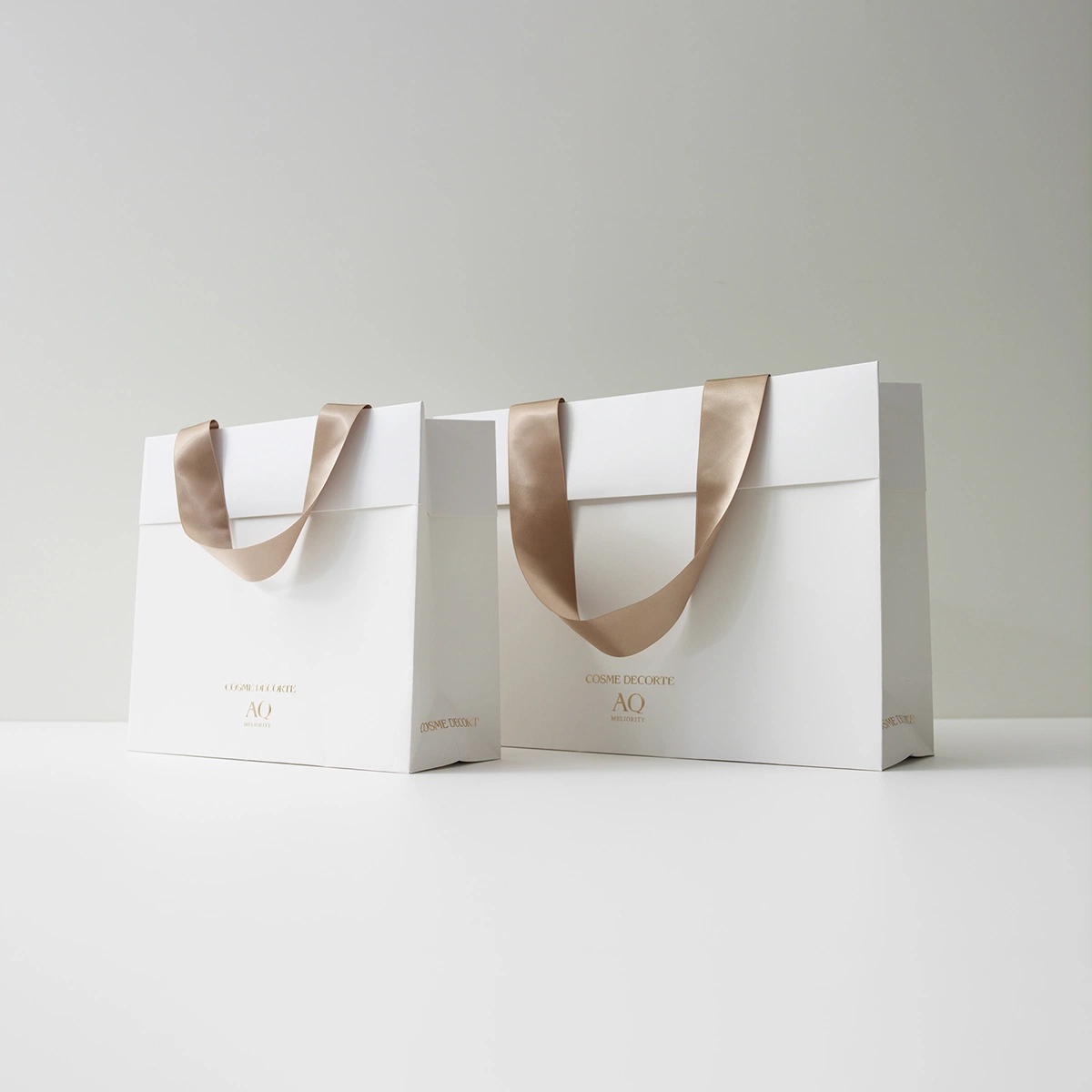 Jewelry Ribbon Closure Gift Attractive High-Grade Packaging Paper Bag with Cheap Price