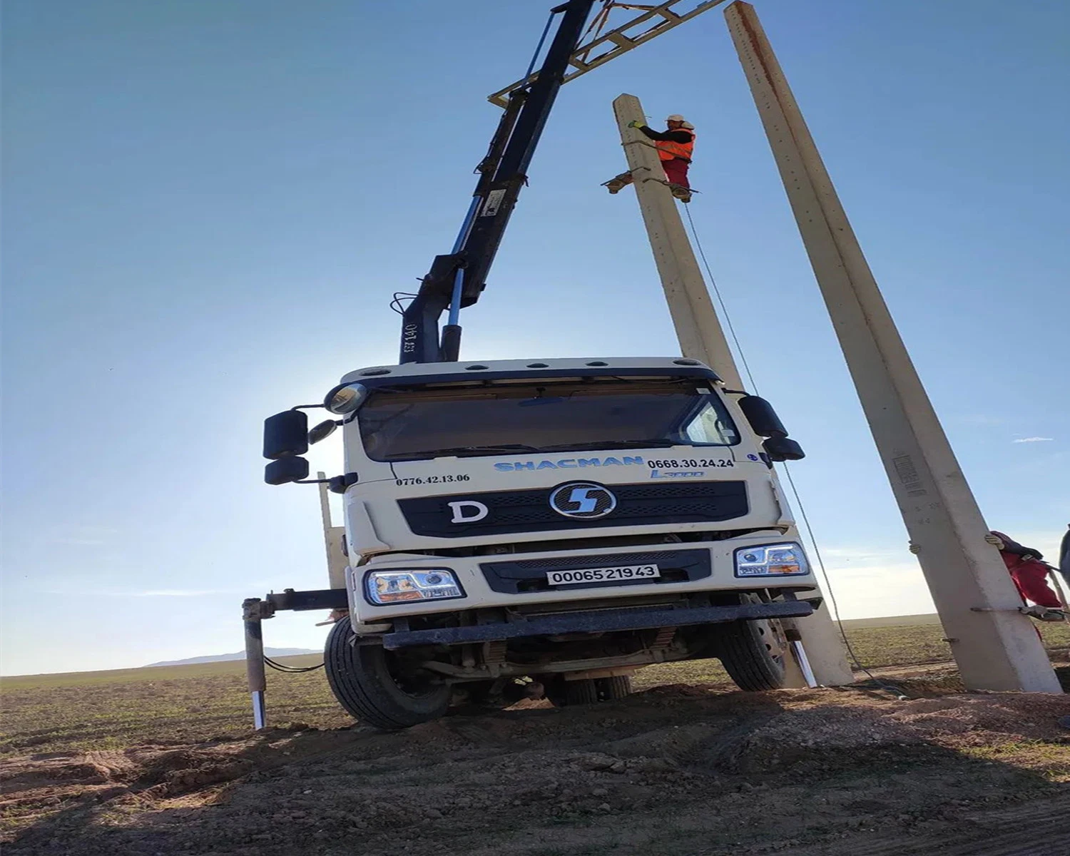 China Günstige Preis H3000/340hp/10 Räder LKW mit Kran zum Verkauf