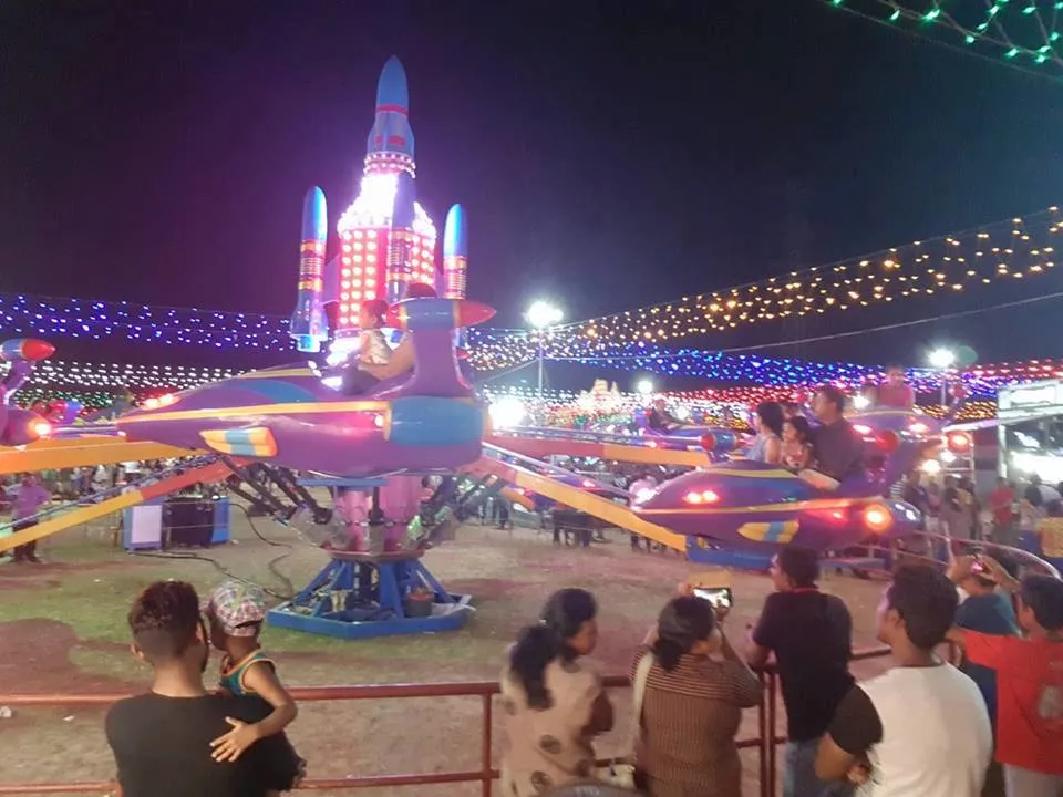 Parque de diversões ao ar livre com novo produto emocionante: Passeio de Avião de Autocontrole de 24 lugares para crianças.