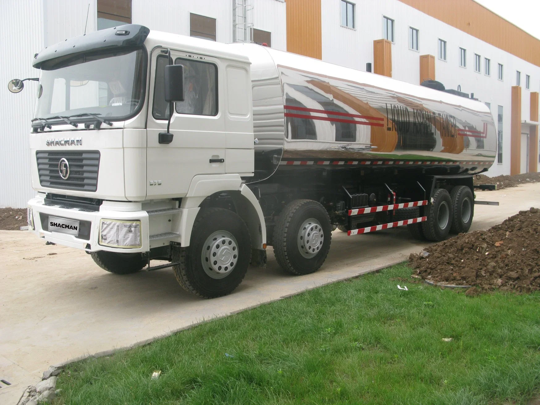 Sinotruk Flamante 5000L a 40000L betún carretilla