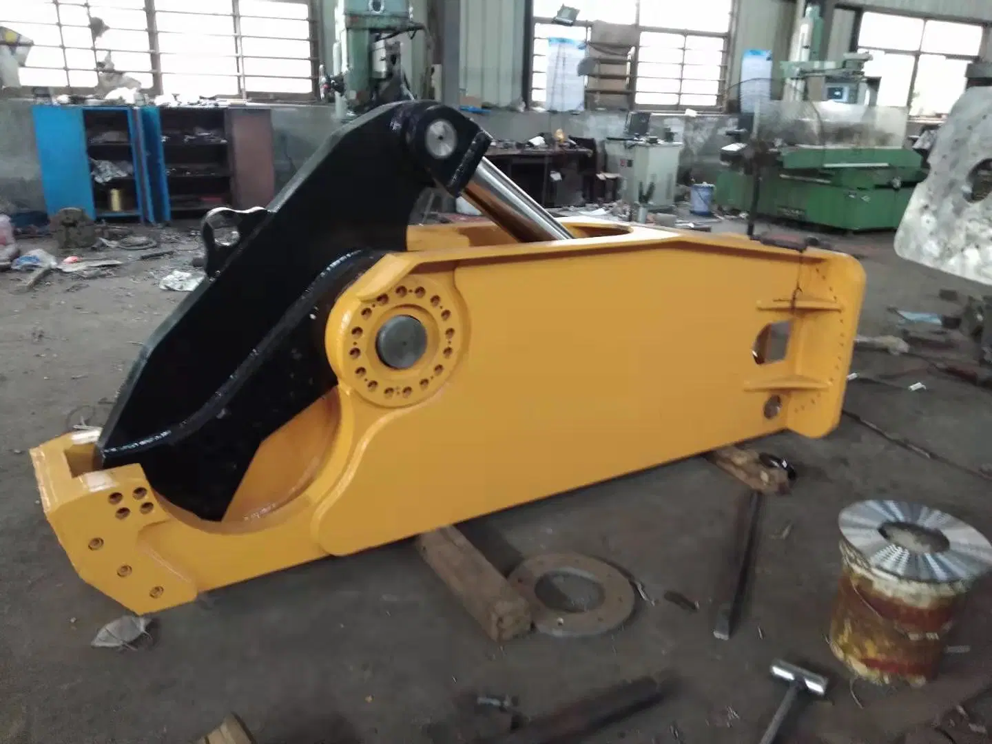 Hydraulic Shearing Metal Cutting Machine Excavator Scrap Shear for Sale