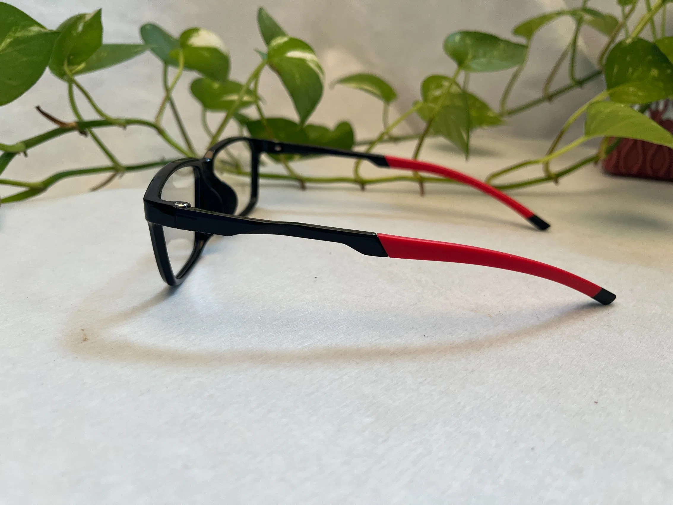 Personalização de amostra ajustável com Novo Design Tr90 Quadros Óptica Óculos Desporto futebol basquetebol