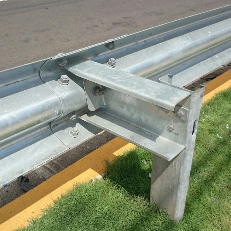 Safety Corrugated Road Queuing Guardrail Beam Highway Guardrail Provided