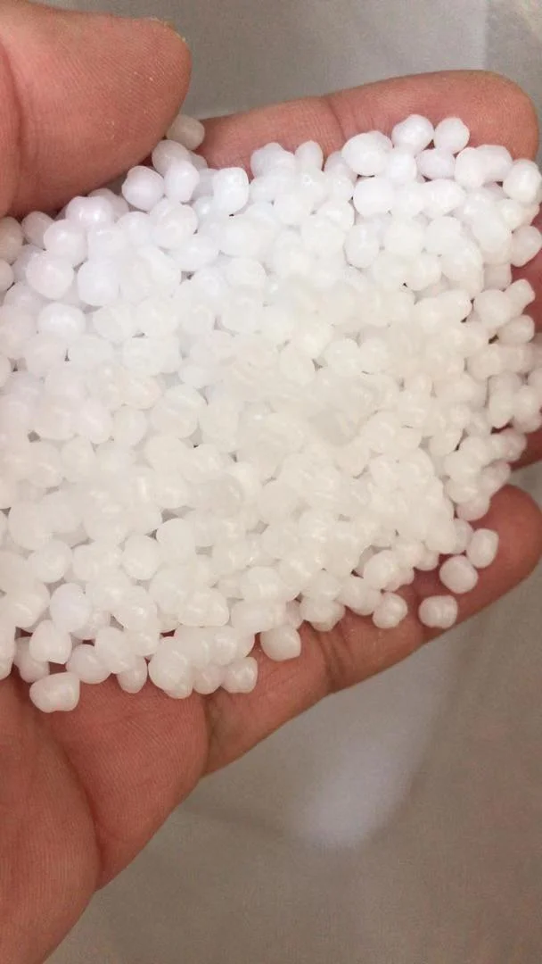 Material para uso especial para la fabricación de tanques LLDPE reciclado con transparente