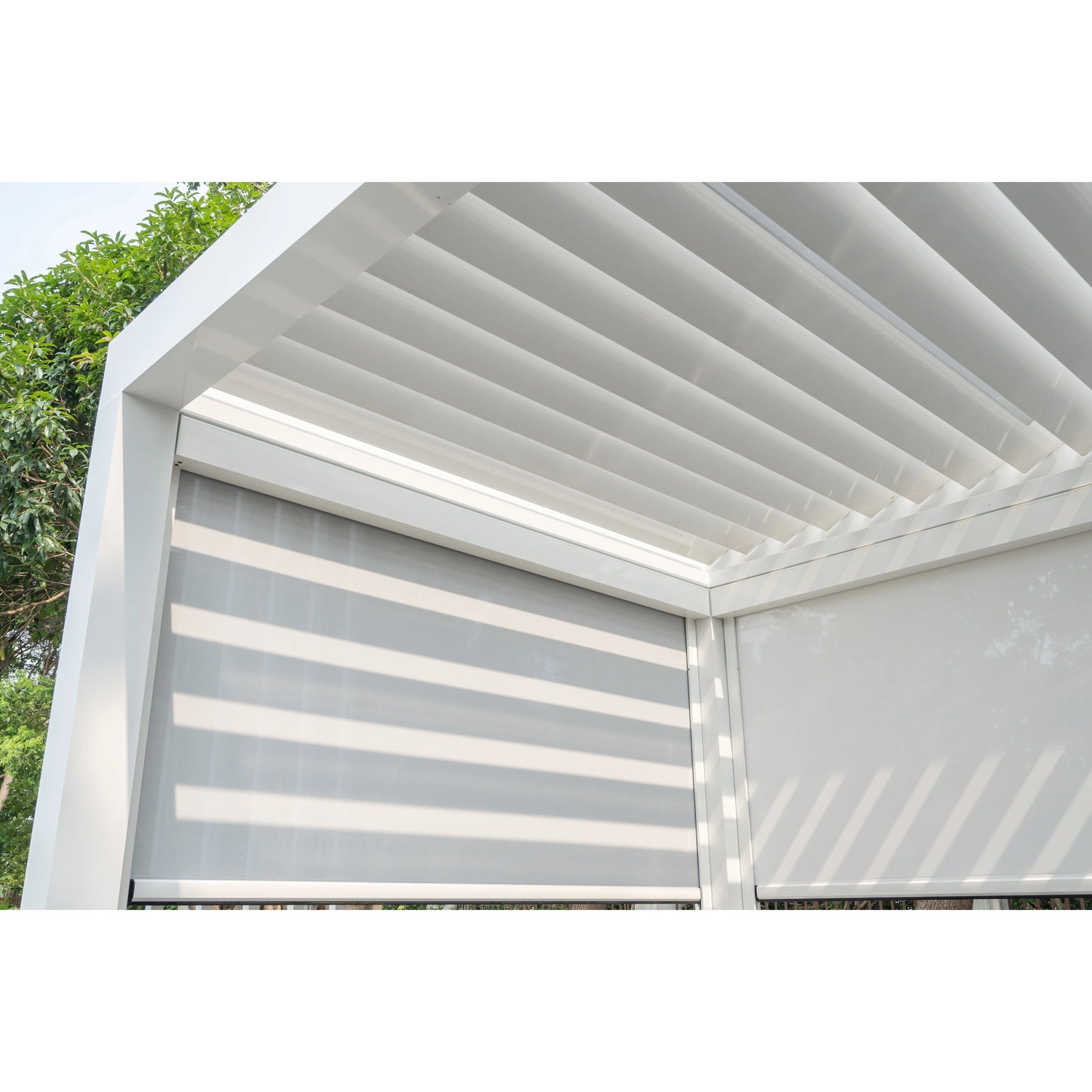 Jardín de lujo de alta calidad impermeable de apertura de Louvered Gazebo Roof Pérgola de aluminio