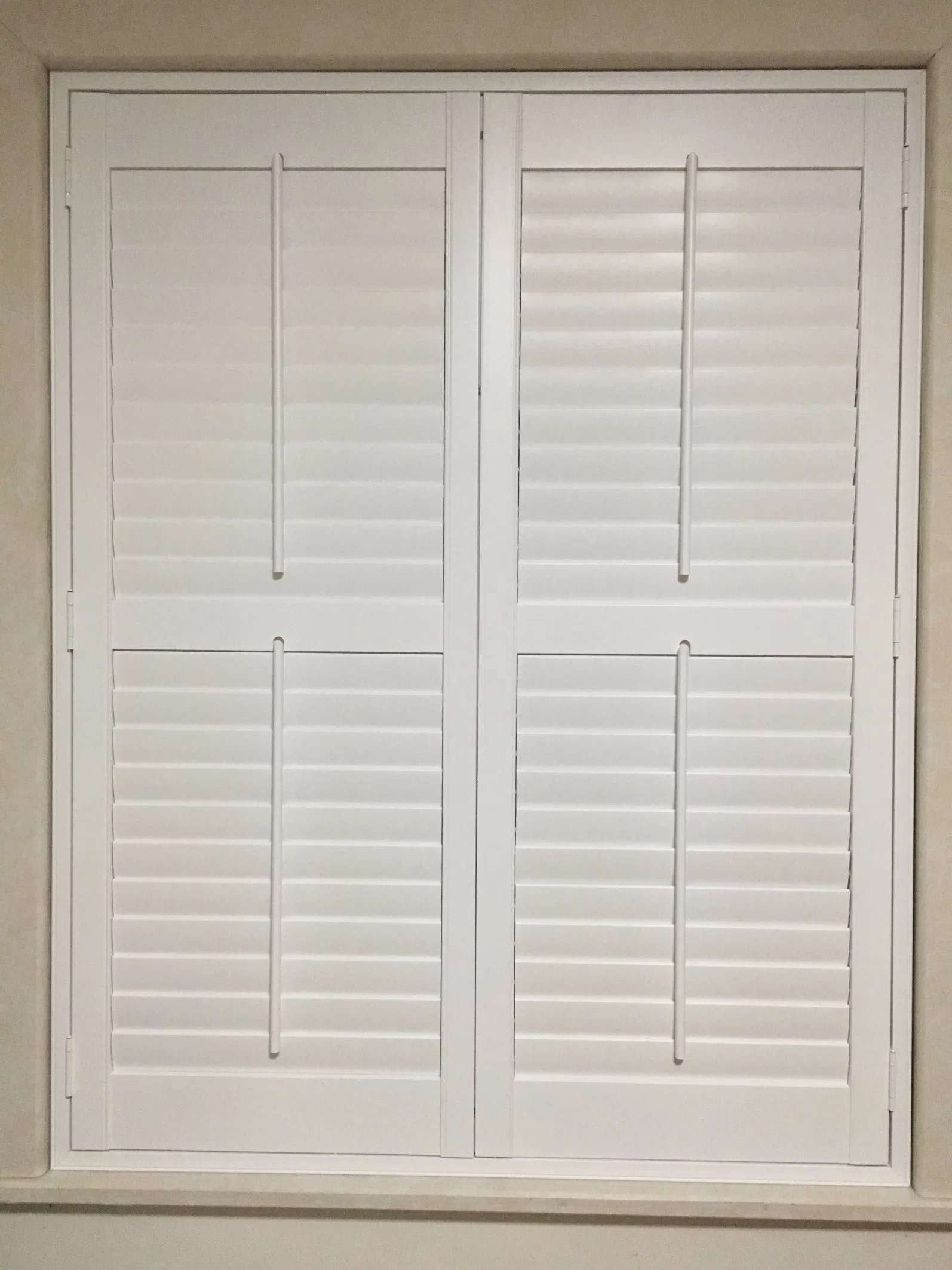 2022 Australia Hampton Style Combo Basesod Hidden Tilt Rod Plantation Blinds Shutters