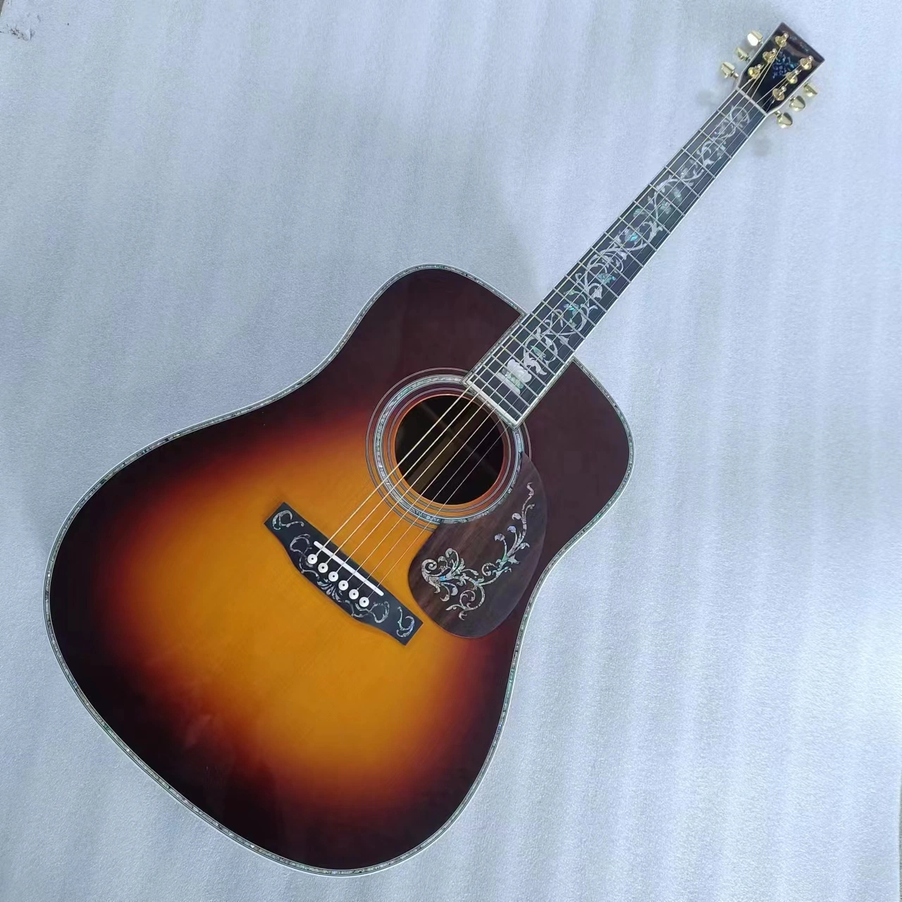Custom Solid Spruce Top Real Abalone Inlay Dreadnight Guitare acoustique En couleur Sunburst