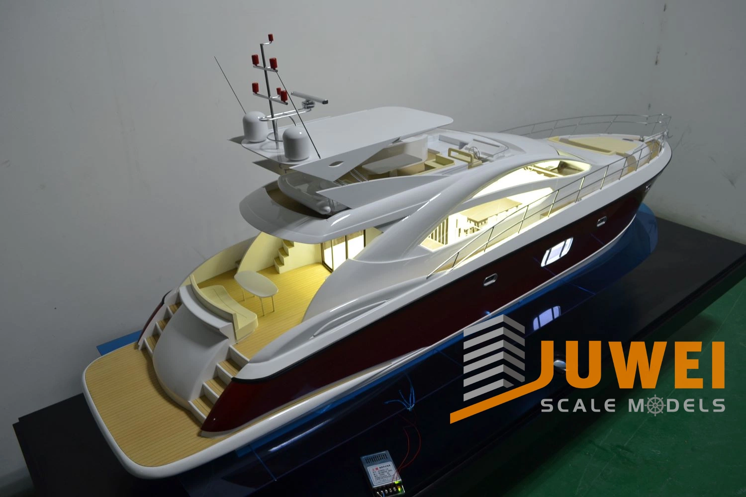 High Detailed Yacht Scale Model with Lighting Effects (JW-09)