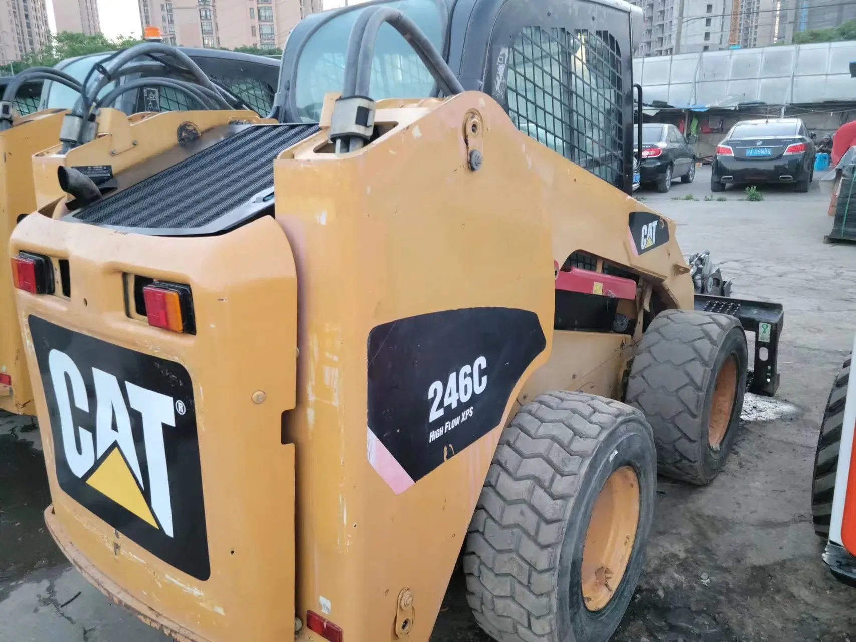 اللودر المزوَّد بسيور انزلاقية Caterpillar 246c