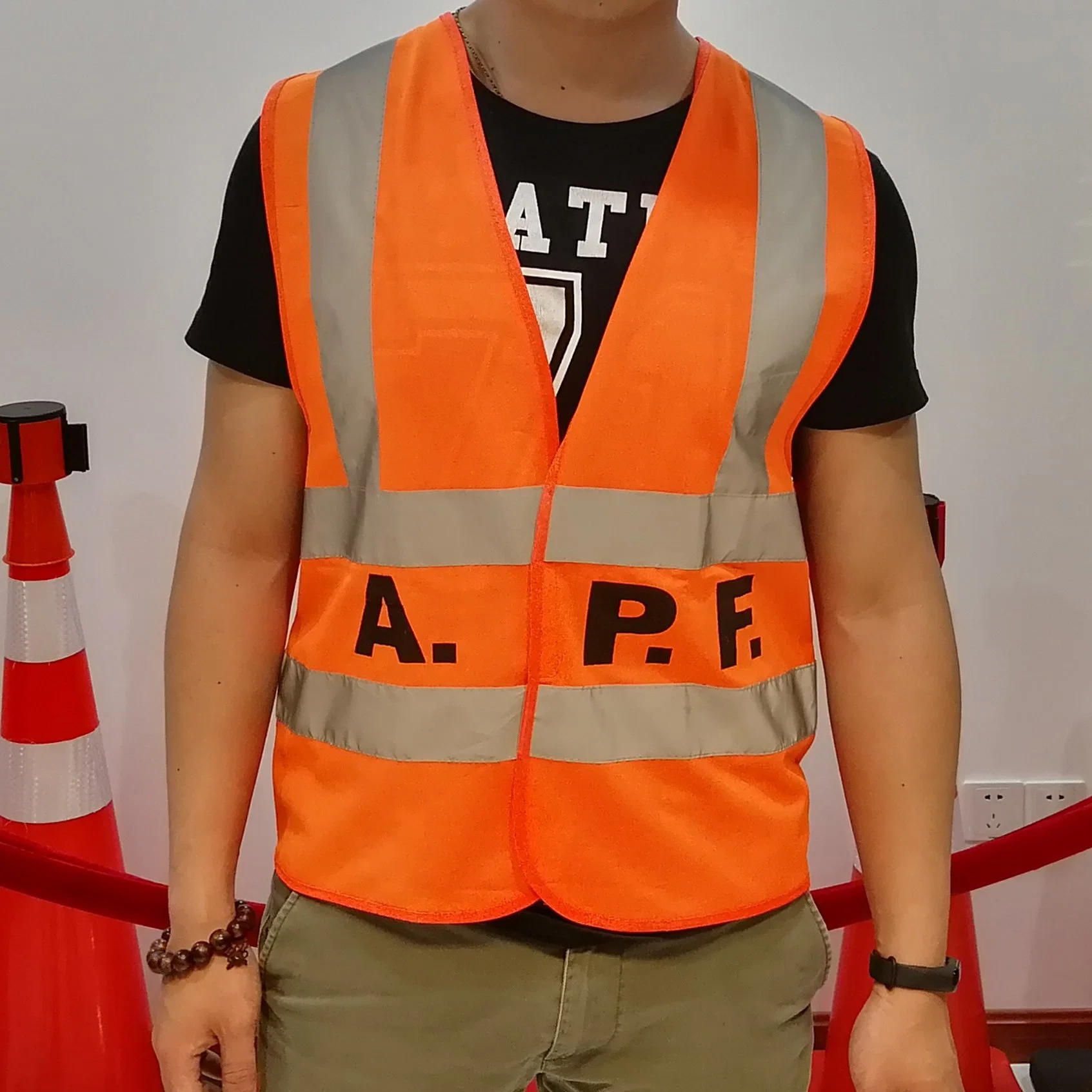 High Visibility Reflective Vest Road Construction Security Vest Safety Vest with Pockets