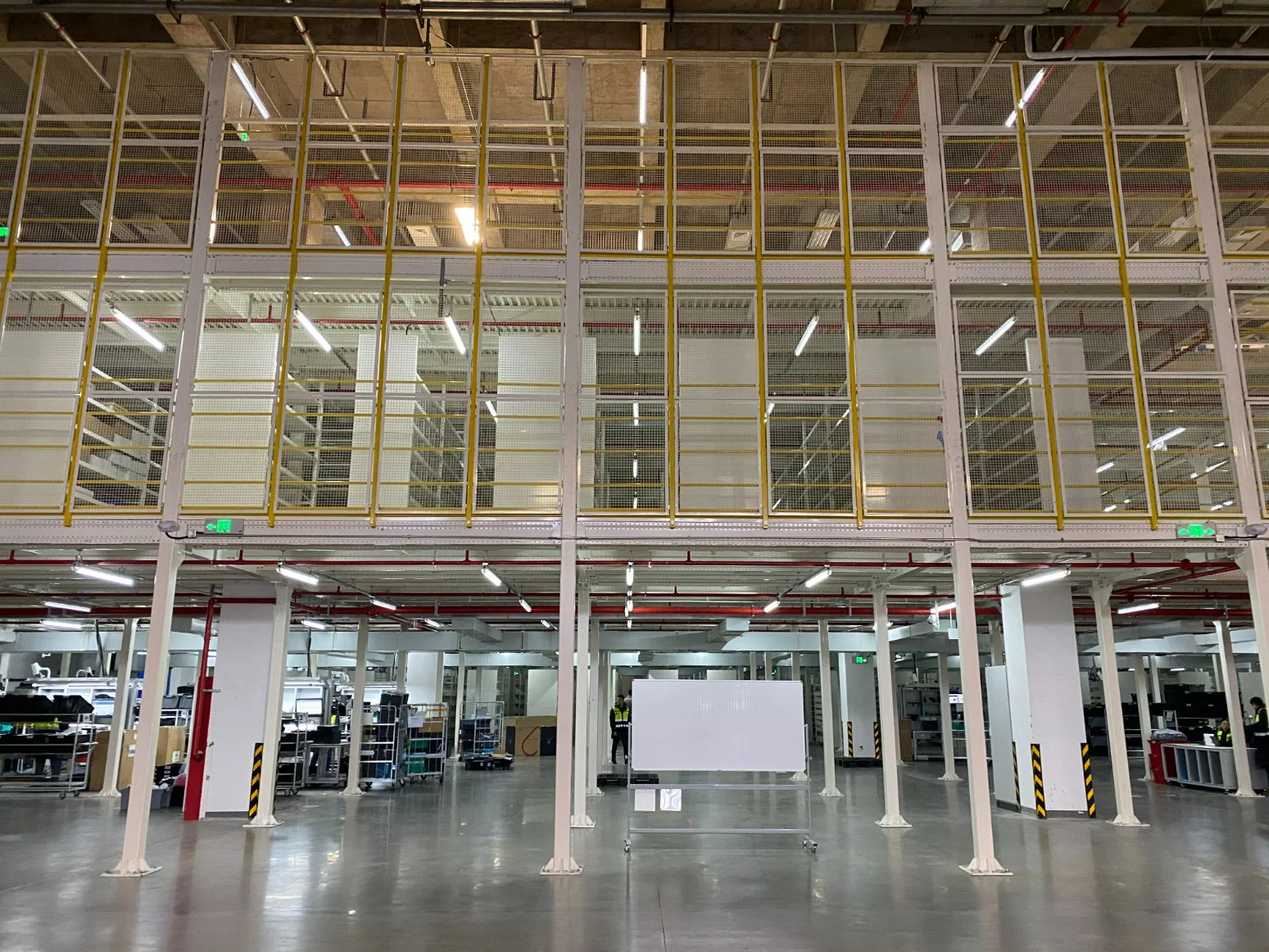 Fabricado na China Multi-Tiers pesados protecção anticorrosiva em armazenamento de armazém com Plataforma de mezanino de aço para sistema de racks.