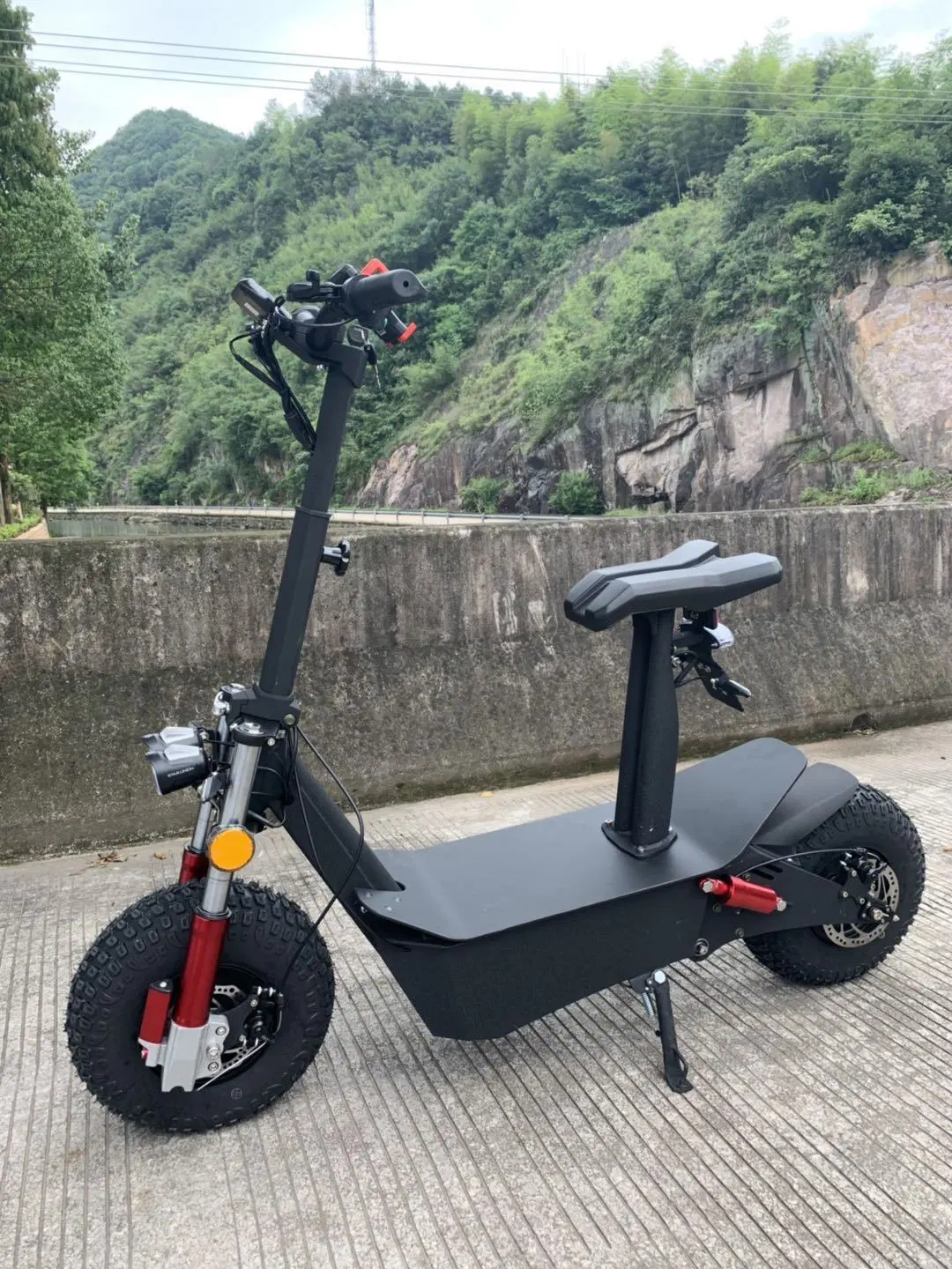 Hors route Big Wheel adulte mobilité Patinete Eletrico Fast Power Scooter électrique 48 V.