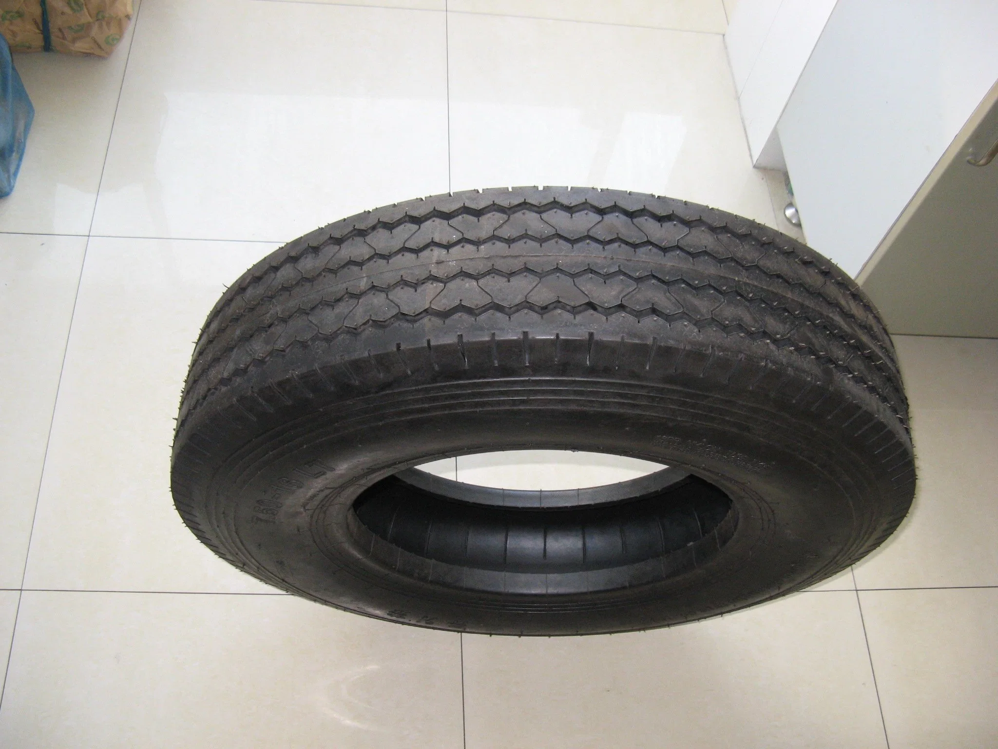 Sh-188 Radial Pattern High Loading Capacity Light Truck Tyre (750-16)