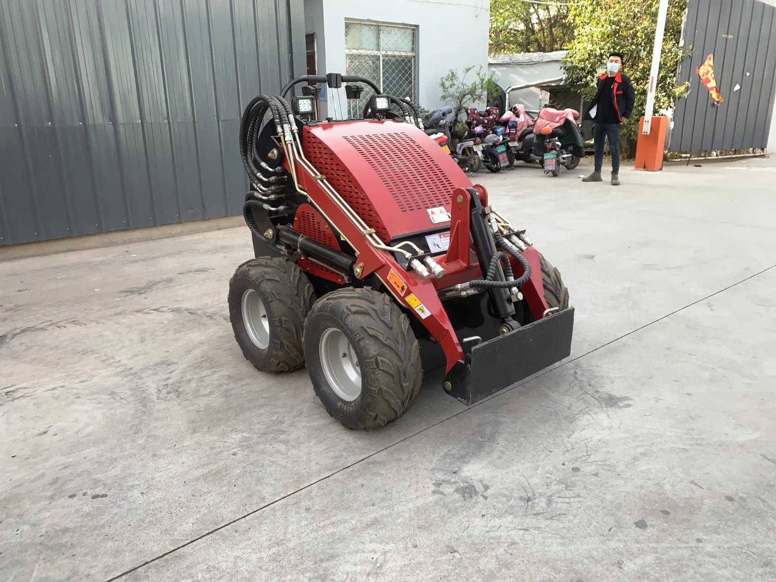 Infront China Mini Crawler Skid Steer Loader