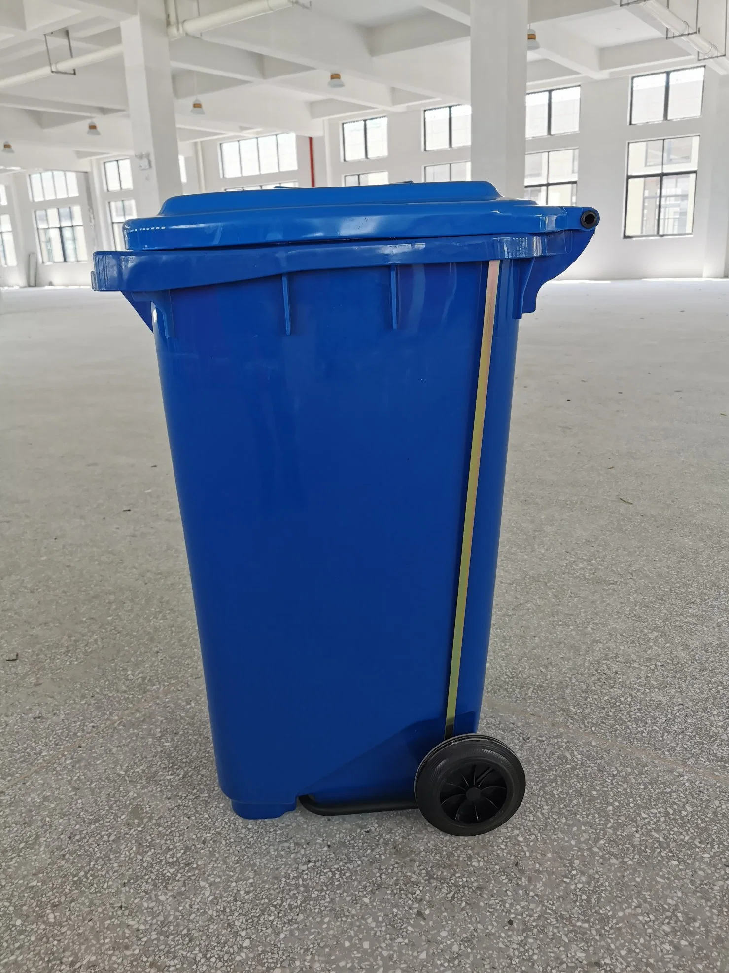 Factory Direct Price 240 Liter Durable Plastic Waste Bin Outdoor Garbage Bin