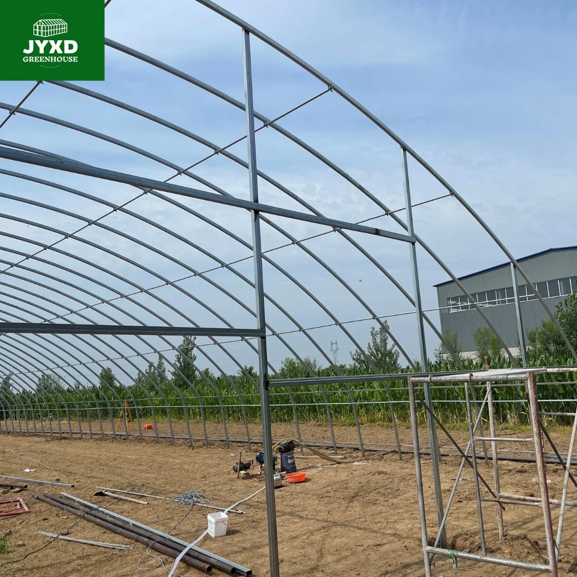 Moderne Landwirtschaft Multi-Span maßgeschneiderte Oval Tube Gewächshaus mit Hydroponics System Kühlsystem für Gemüse Obst Blumen Salat Tomate