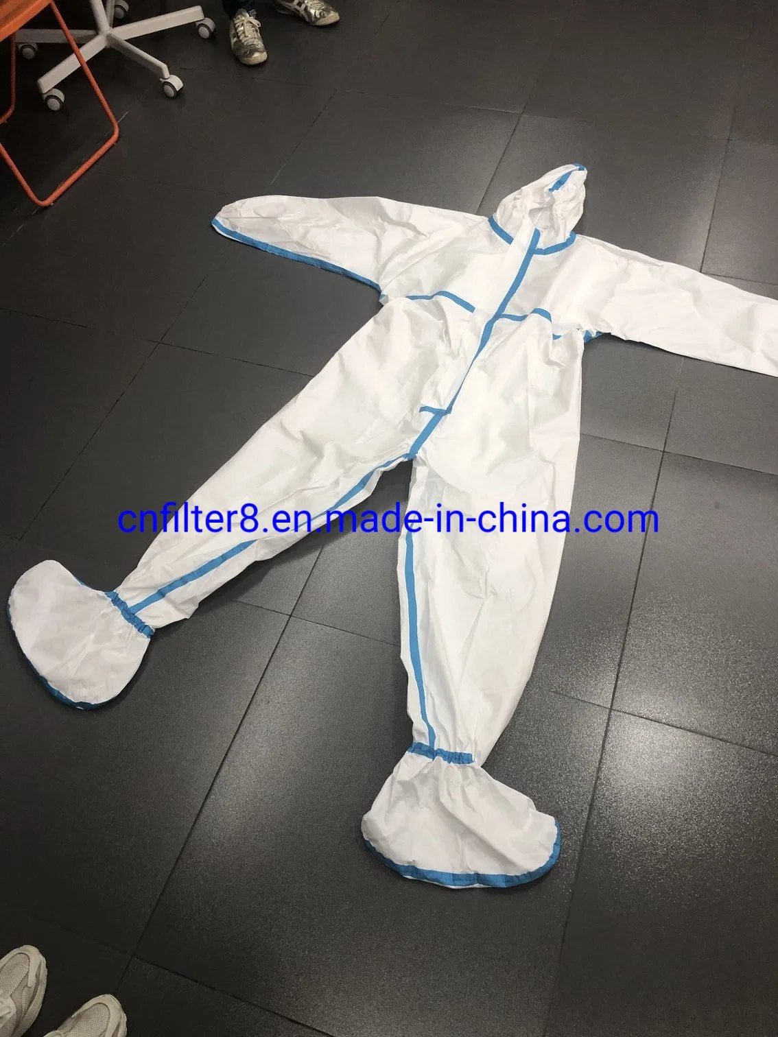 Safety Protective Coverall Wildly Use Protection Clothing with Foot Cover