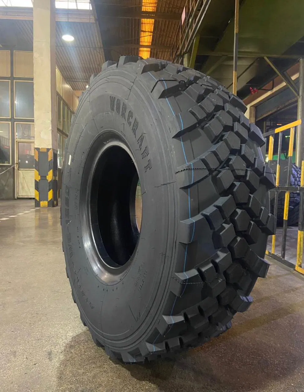 Worcraft Brand OTR Indutrial Tyre 16.00r20 425/85r21 14.00r20 12.00r20 29.5r25 26.5r25 23.5r25 Heavy Gas Oil Truck Industrial Tyre Tire TBR OTR