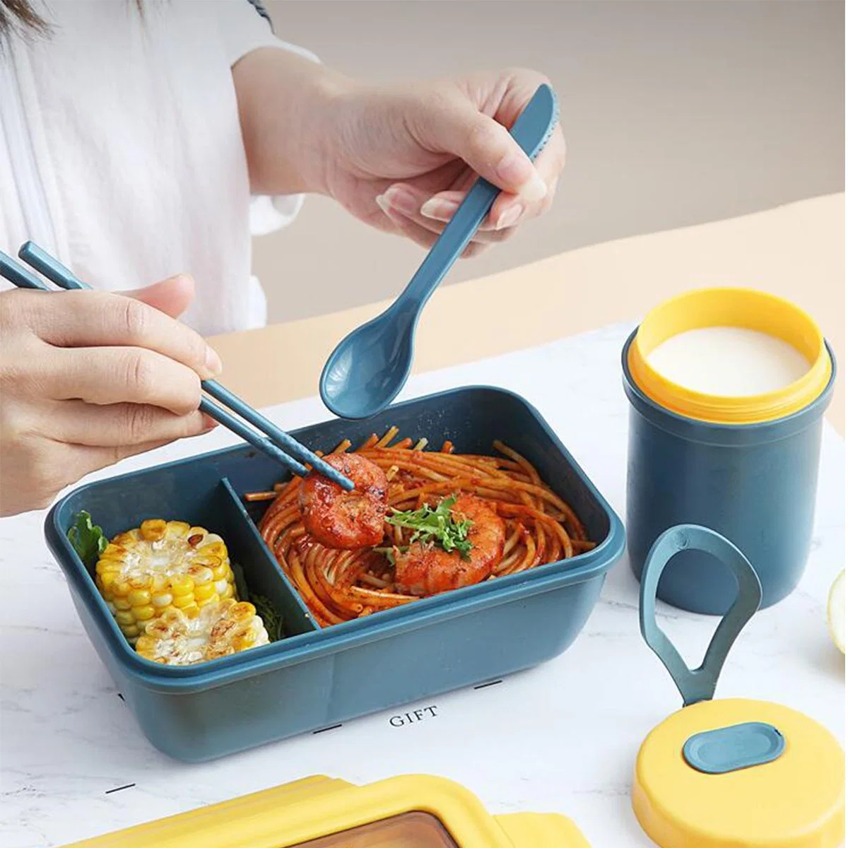 Plastic Lunch Box Sealed Fresh Food Storage Container with Spoon