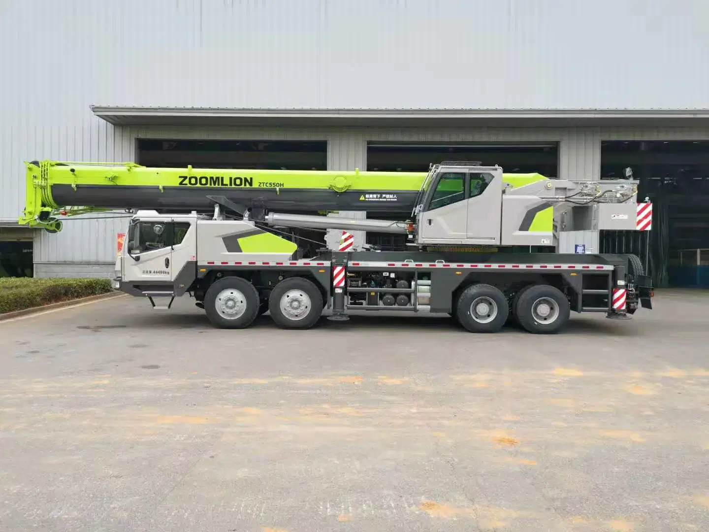 Famous Brand Zoomlion 35 Ton Heavy Duty Telescopic Boom Truck Crane Ztc350h with Weichai Engine