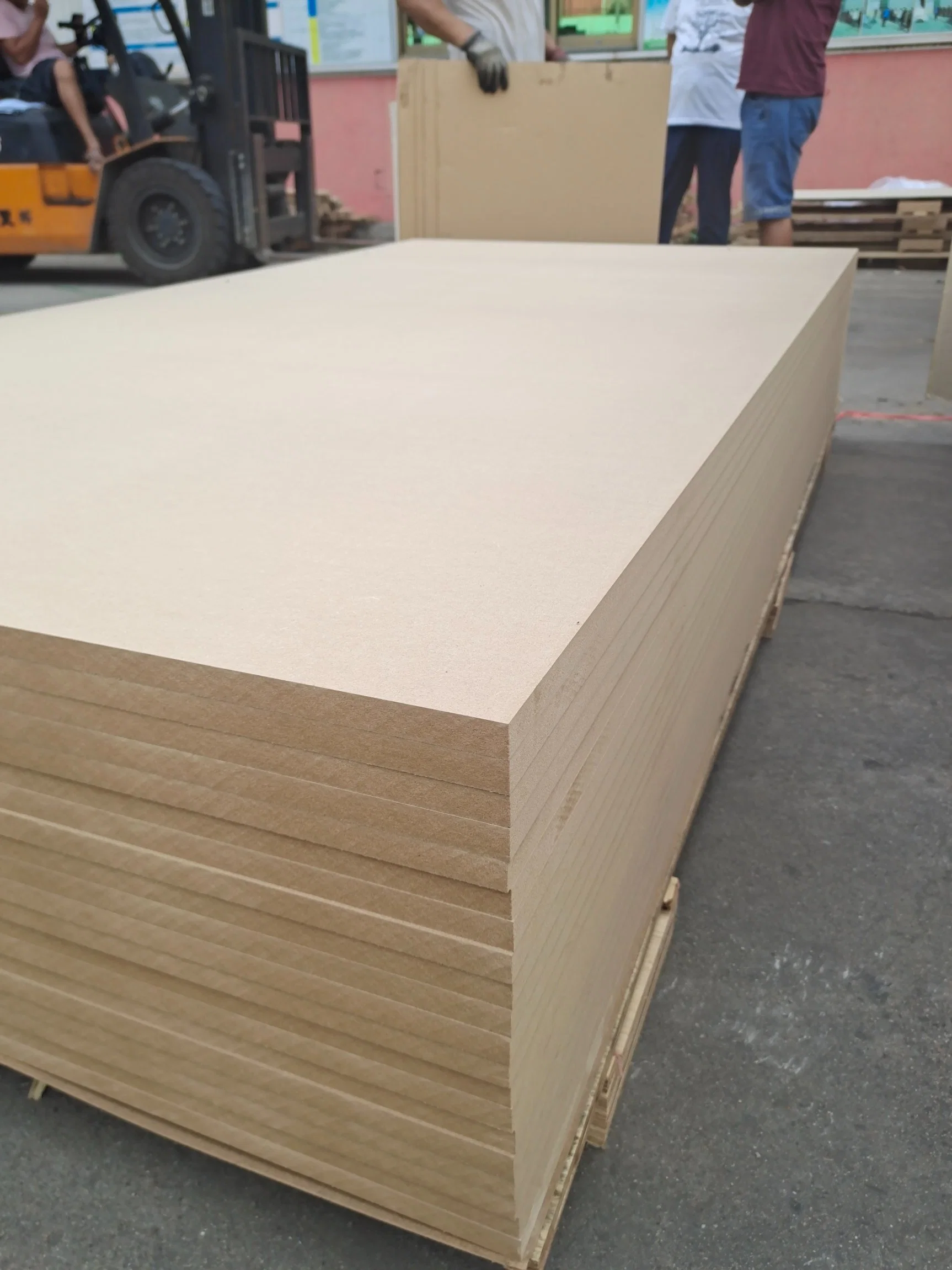 Las materias de la junta impermeable MDF Precio de Tailandia para el armario de madera de pino